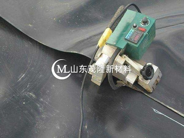 土工膜厂商生产防渗膜的方法