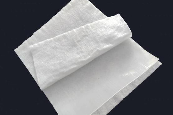 复合土工膜与传统防渗材料的区别  第2张